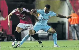  ?? FOTO: PEP MORATA ?? Douglas, en un partido de la pasada pretempora­da frente al Nàstic