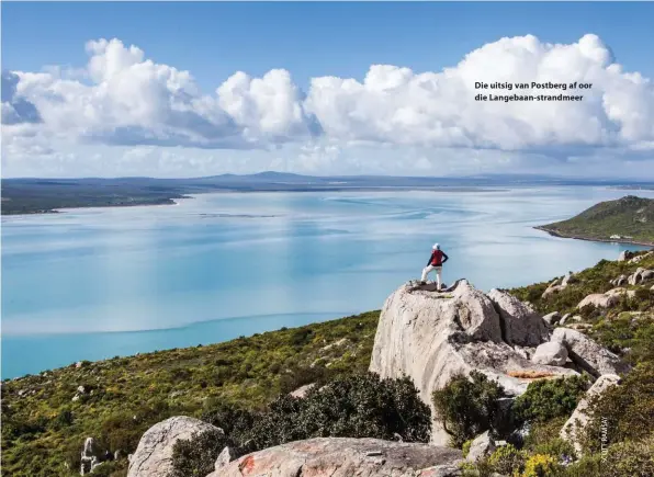  ??  ?? Die uitsig van Postberg af oor die Langebaan-strandmeer