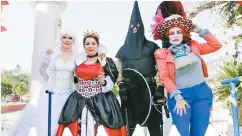  ?? ?? La presidenta municipal de Paraíso, Ana Castellano­s hasta ha gastado en fiestas disfrazada de “Reina de corazones” de la película “Alicia en el País de la Maravillas”.