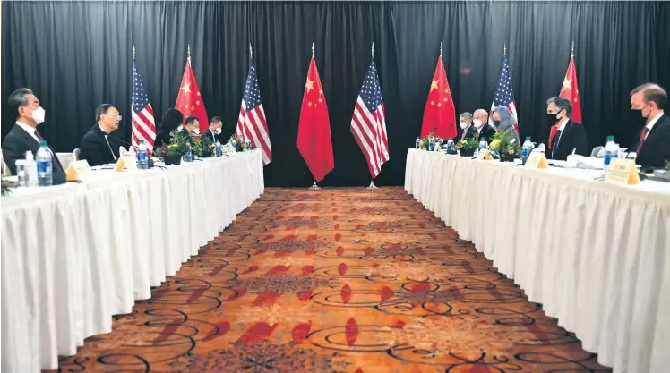  ?? Foto: dpa/Frederic J. Brown ?? Eigentlich waren nur zwei zweiminüti­ge Statements vor der Presse geplant, doch dann stritten die Vertreter der USA und Chinas eine Stunde lang öffentlich.