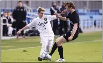  ?? FILE PHOTO ?? Kyle Taylor, left, and John Latchford at a 2016boys soccer match between Leigh and Los Gatos at Avaya Stadium in
San Jose. A foundation named for Taylor, who died at age 18 of sudden cardiac arrest, has donated AEDS to be installed at two Los Gatos parks. The Kyle J. Taylor Foundation has also been working with the Los Gatos-saratoga Union High School District to implement heart screenings for student athletes.