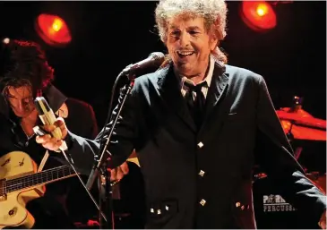  ??  ?? Exploring emotions: Nobel Laureate Bob Dylan sings the Great American Songbook