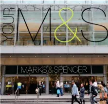  ??  ?? The men had been buying clothes in the Marks & Spencer store