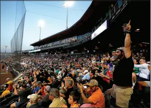  ?? STEVE MARCUS FILE (2019) ?? Fans celebrate a Las Vegas Aviators home run June 21,
2019, at the Las Vegas Ballpark in Summerlin. The Aviators are the Triple-a affiliate of the Oakland A’s, who may be on the move and have firsthand knowledge of the feasibilit­y of Las Vegas supporting a baseball team.