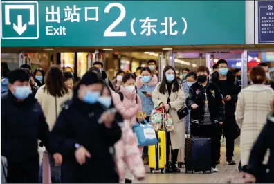  ?? VCG Photo: ?? Passengers arrive at the Beijing West Railway Station on Thursday, as Spring Festival holidays came to an end.