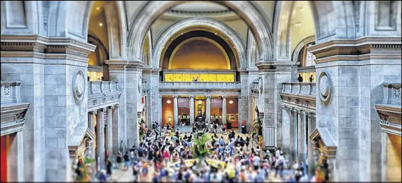  ?? TIMOTHY NEESAM/FLICKR ?? A crowd at The New York Metropolit­an museum of Art.