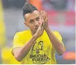  ?? FOTOS: DPA ?? Pierre-Emerick Aubameyang mit Bartra-T-Shirt („Viel Kraft“).