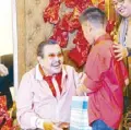  ??  ?? Mayor Joseph Estrada leads the traditiona­l gift-giving to the children of the House of Refuge.