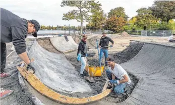  ?? FOTO: CHRISTIAN FLEMMING ?? Die Skateranla­ge auf der Hinteren Insel nimmt allmählich Gestalt an.