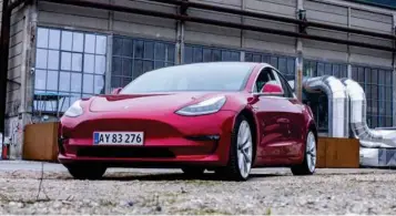 ?? ARKIVFOTO: BENNY KJØLHEDE ?? En elbil som Tesla Model 3 får ikke lov at ligge længe til salg på Bilbasen.