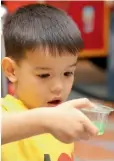  ??  ?? FUTURE WONDER KID... A curious kid wowed by his own experiment.