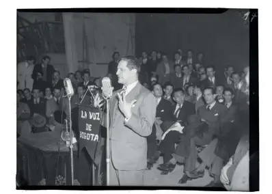  ??  ?? Jorge Eliécer Gaitán en uno de sus “Viernes Culturales”. Bogotá, 10 de octubre de 1947.