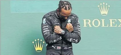  ?? FOTO: EFE ?? Lewis Hamilton logró su quinta victoria en siete carreras, que dedicó al actor Chadwick Boseman, fallecido por un cáncer de colon