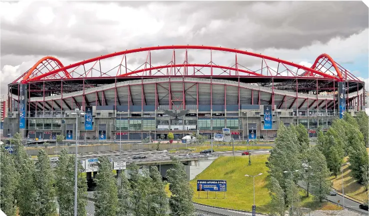  ?? / FOTO: EFE ?? El estadio Da Luz, en Lisboa, será el escenario final de la Champions League, si el coronaviru­s así lo permite.