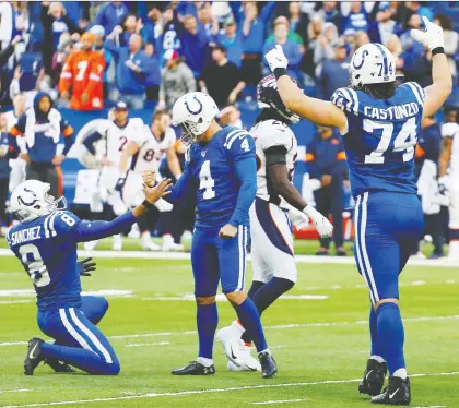  ?? BRIAN SPURLOCK/USA TODAY SPORTS ?? Indianapol­is Colts kicker Adam Vinatieri celebrates with place holder Rigoberto Sanchez and offensive tackle Anthony Castonzo after kicking the game-winning field goal against the Denver Broncos on Sunday at Lucas Oil Stadium.