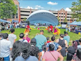  ?? ?? 2. Parques. Con frecuencia, el grupo folclórico es invitado a eventos sociales, culturales y benéficos que se desarrolla­n en los diferentes parques.