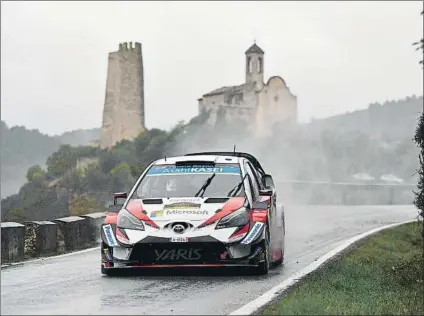  ?? FOTO: JORDI RIEROLA ?? Jari-Matti Latvala asumió el liderato en la SS11 y se mantuvo muy constante con su Toyota Yaris WRC durante todo el día