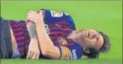  ?? REUTERS ?? ▪ Barcelona's Lionel Messi in pain after fracturing his arm.