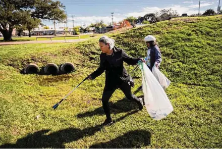  ?? Photos by Marie D. De Jesús/Staff photograph­er ?? Maria Hernandez of Madres del Parque picks up trash Saturday at Burnett-Bayland Park in Houston’s Gulfton community.