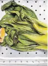  ??  ?? Steaming has long been considered a healthful way to cook. Steamed vegetables retain more of their nutrients.