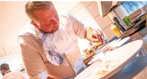  ??  ?? Koch Dirk Grammon hat mit seinem Restaurant in Dortmund einen Michelin-Stern bekommen.