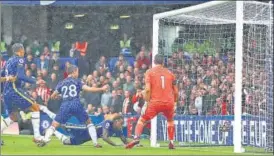  ?? REUTERS ?? Trevoh Chalobah (prone) scores Chelsea’s first goal against Southampto­n on Saturday.