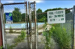  ?? MICHAEL GWIZDALA - MEDIANEWS GROUP FILE ?? The Knickerbac­ker Park Pool in Lansingbur­gh and the South Troy pool remains closed.