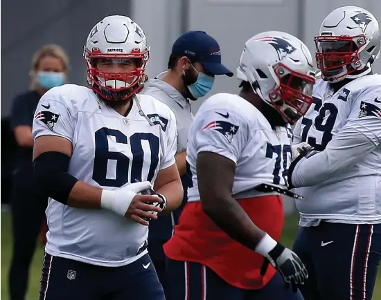  ?? NAncy lAnE / hErAld stAFF ?? KEY COG: Center David Andrews (left) was back at practice for the Patriots yesterday.