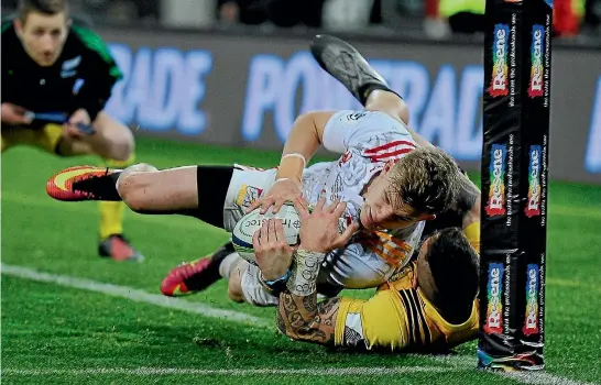  ?? PHOTO: PHOTOSPORT ?? One of the big plays of the semifinal was when TJ Perenara kept Damian McKenzie from scoring.