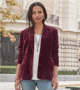  ??  ?? SUNDANCE CATALOG’S SOFIA VELVET BLAZER