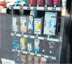  ?? ?? Productos que se pueden adquirir en la máquina de una farmacia Heras 2.0 de la capital oscense