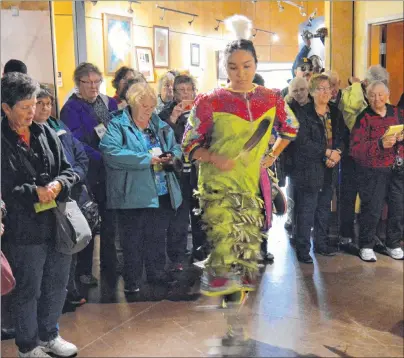  ?? DAVID JALA/CAPE BRETON POST ?? Dancer Montana Marshall performs for a group of tourists earlier this month at the Membertou Heritage Park. The group that was visiting Sydney on the Norwegian Dawn cruise ship were treated to an interactiv­e afternoon of Mi’kmaq music, culture and...