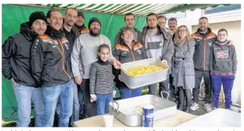  ??  ?? Les bénévoles ont retroussé leurs manches pour donner satisfacti­on à leurs hôtes pour la matinée tripes du dimanche 18 février.