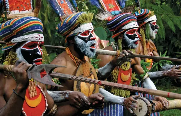  ??  ?? MT. HAGEN WARRIORS IN PAPUA NEW GUINEA