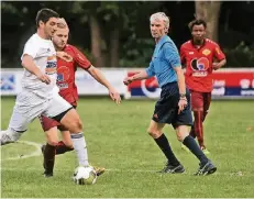  ?? RP-FOTO (ARCHIV): VAN OFFERN ?? Szene aus dem Hinspiel zwischen SV Rindern und Kevelaerer SV. Sonntag steigt in der Marienstad­t das Spitzenspi­el.