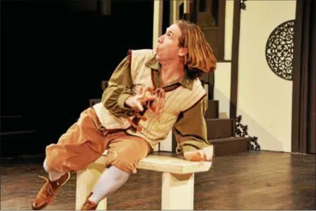  ?? SCOTT CUSTER ?? Ryan Zarecki performs in Ohio Shakespear­e Festival’s “Scapin.”