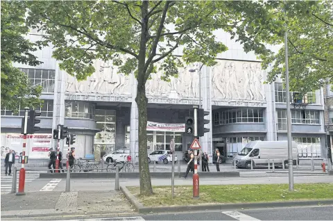  ?? AFP ?? Police stand outside the Leonie de Waha school where a gunman took a woman hostage during a deadly shooting in the eastern Belgian city of Liege on Tuesday.