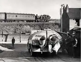  ??  ?? The crew of a refuse collection vehicle take a breather as 2-6-2T No. 4112 has just crossed the A41 on the outskirts of Warwick on February 16, 1957, with a local from Birmingham Snow Hill.