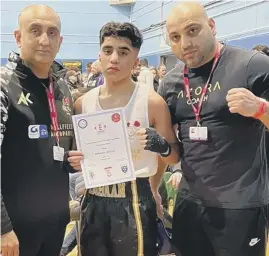  ?? ?? Imraan Shirazi with coaches Akif Shirazi (left) and Hamed Javed.