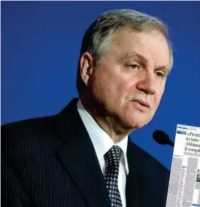  ??  ?? Al vertice Ignazio Visco, 70 anni, governator­e della Banca d’italia dal 1 novembre 2011. L’istituto di via Nazionale è stato oggetto di critiche per la vicenda della Pop Bari appena commissari­ata. In basso l’intervista di ieri di Visco al Corriere della Sera