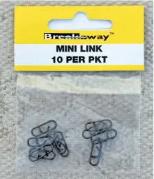  ??  ?? Dave buys these incredibly useful Mini Links by the hundred
