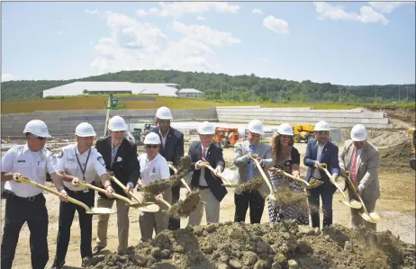  ?? Alexander Soule / Hearst Connecticu­t Media ?? Mayor Mark Boughton, center, leads a groundbrea­king ceremony for the planned Keystone Place at Wooster Heights in Danbury with the Rizzo Corp. developmen­t to offer apartments for independen­t living, as well as those requiring assistive care including for Alzheimer’s disease.