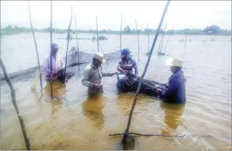  ?? SUPPLIED ?? Authoritie­s crack down on fisheries crimes on the Tonle Sap, in 2022.