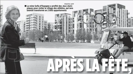  ??  ?? √ La reine Sofia d’Espagne a profité des Jeux olympiques pour visiter le village des athlètes, qui sera bientôt transformé en 2 800 appartemen­ts