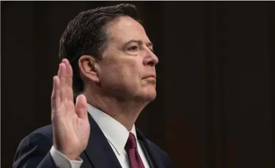  ?? FOTO: AP/NTB SCANPIX ?? Tidligere Fbi-sjef James Comey avla ed før han begynte å svare på spørsmål i Senatet torsdag.