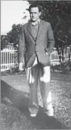  ??  ?? AGAINST THE CURRENT F. Scott Fitzgerald in 1939 in the frontyard of the Encino
home he rented.