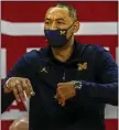  ?? MORRY GASH — THE ASSOCIATED PRESS ?? Michigan coach Juwan Howard reacts during Sunday’s win over Wisconsin. The Wolverines stayed at No. 3in the latest AP Top 25.