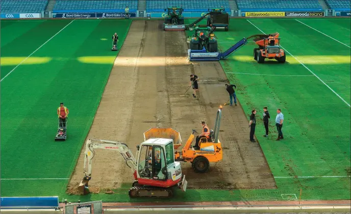  ?? Picture: Piaras Ó Mídheach/Sportsfile ?? Croke Park ground workers and SportsWorl­d Netting staff prepare the pitch for the upcoming U2 concert after the Leinster Senior Championsh­ip Final between Dublin and Kildare at Croke Park.