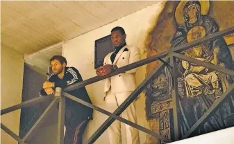  ?? Paramount Pictures ?? Jonathan Majors ( right) plays the gangster owed a debt in “Jungleland,” with Fran Kranz.