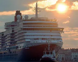  ??  ?? In bacino San Marco Le navi da crociera continuera­nno a passare qui